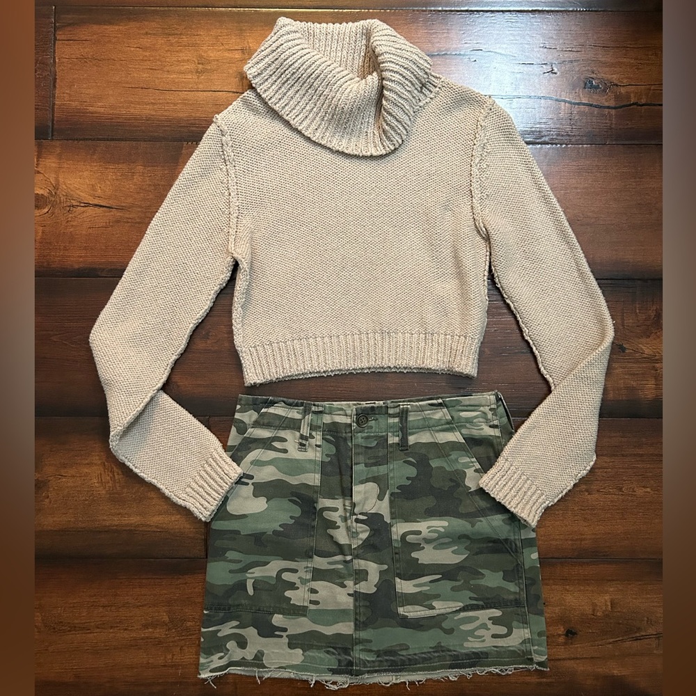 Free People cropped cowl neck knit. Size small. - Picture 1 of 5